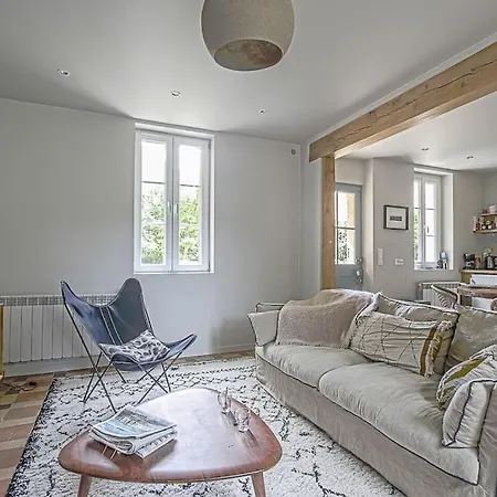 Сasa de vacaciones Maison De Avec Jardin